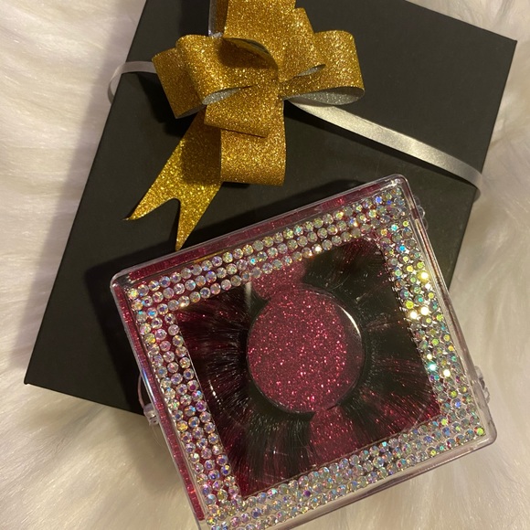 Lashes - Picture 3 of 13